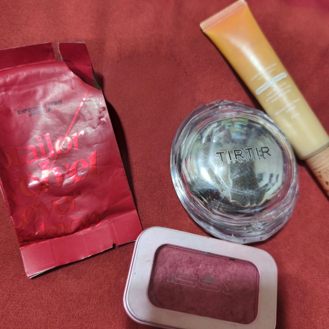 Colourette, Tirtir, Issy, Espoir Makeup Bundle (Category: Makeup) located in Valenzuela. Submitted by peanutsonlineshop (Listing ID 1463468810, Image 1). Description: Bundle of makeup essentials: Colourette Calatagan, Tirtir cushion foundation 17c, and Issy Cowgirl Blush, Espoir Cushion 20 Vanilla. MINE AT YOUR OWN RISK NOT EXPIRED OR NEAR EXPIRATION Di ko alam gano pa kadami yung tirtir at colourette yung Issy naman nabagsak ko kaya nagkaganyan 
