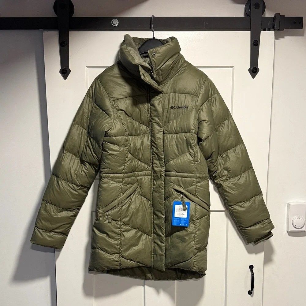 COLUMBIA PUFFER JACKET (XL) (Category: Coats, Jackets and Outerwear) located in Baliuag. Submitted by abante.outdoor (Listing ID 1466206724, Image 1). Description: BAGONG BAGO NEVER PA NAGAMIT 28 H 20 L XL ON TAG.