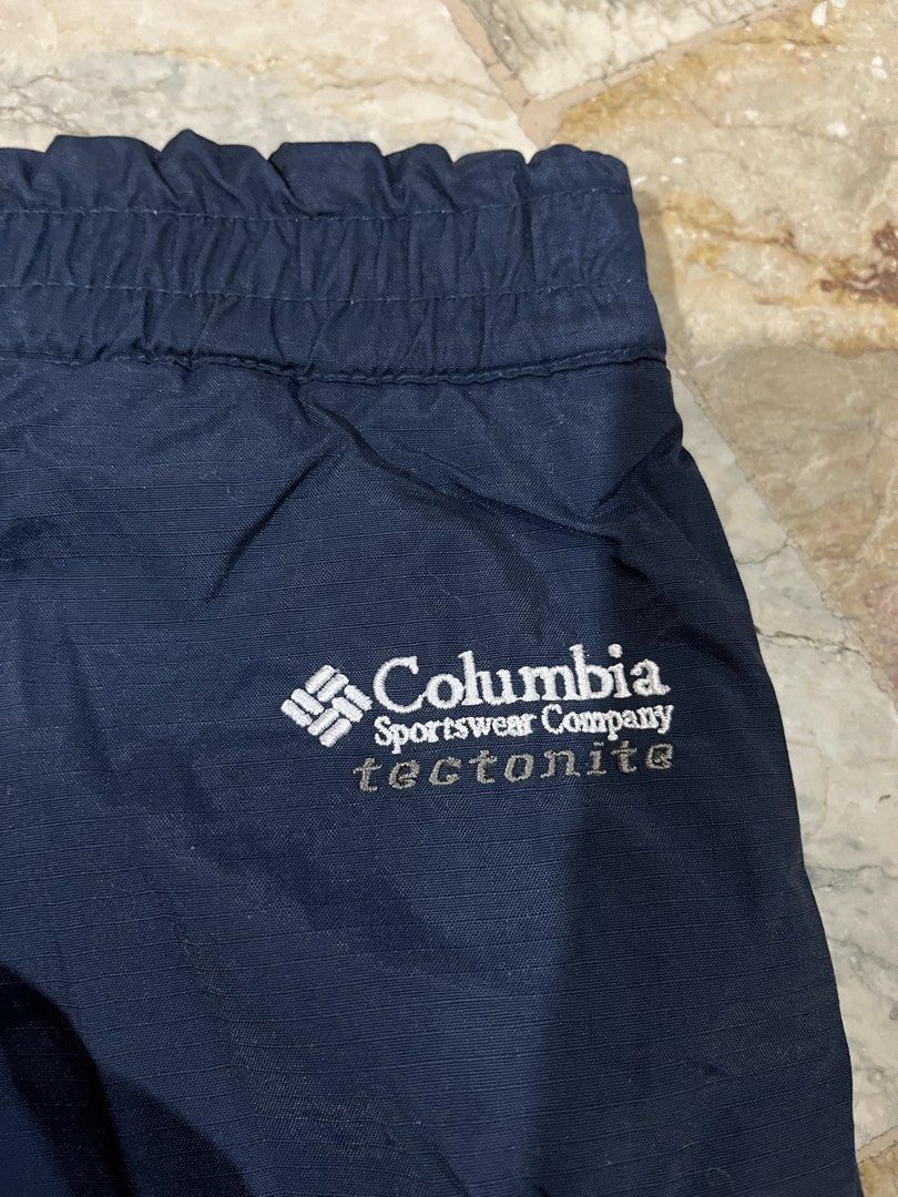 Columbia Tectonite Snow Pants Navy Blue Size 7/8 (Category: Babies & Kids Fashion) located in Tarlac. Submitted by thriftygoodss (Listing ID 1466268146, Image 3). Description: - Brand: Columbia Tectonite - Size: Kids 7/8 - Color: Navy blue - Features: Elastic waistband, integrated belt buckle, and button closure - Insulation: Tectonite insulated lining to lock in warmth - Material: Durable nylon built for cold weather and snow - Condition: Clean 
