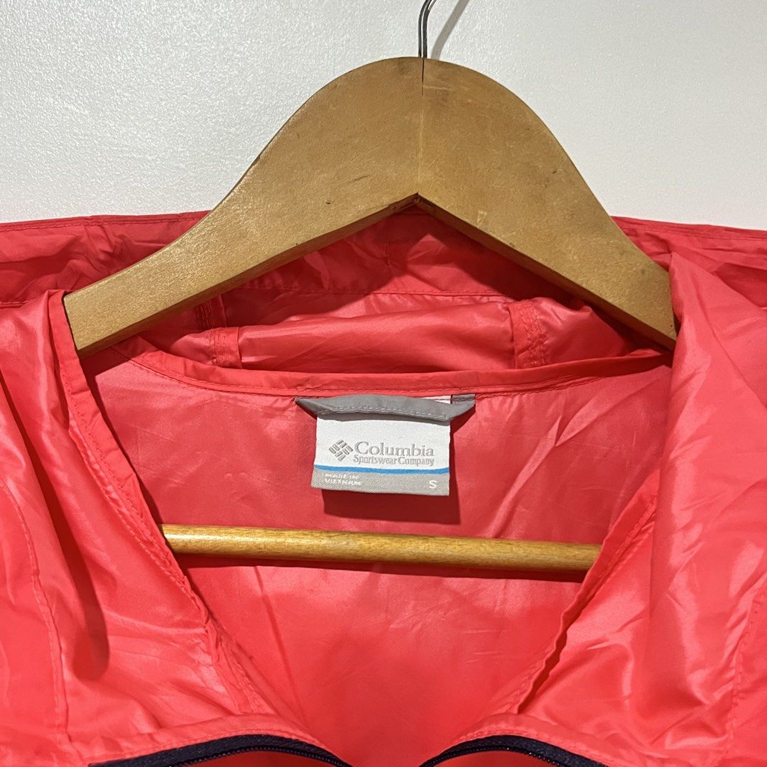 COLUMBIA WINDBREAKER ‼️ (Category: Coats, Jackets and Outerwear) located in Cebu City. Submitted by clarkcamu68040 (Listing ID 1466252768, Image 3). Description: COLUMBIA WINDBREAKER‼️ AS NEW (WOMEN’s) SIZE SMALL W 20.5 / L 25.5 COLORATE 10 / 10 ISSUE : ❌❌❌ PHP 780 + 90 SF 🛒🛒 📍CEBU ,CITY OF NAGA 🚚 J&T EXPRESS.