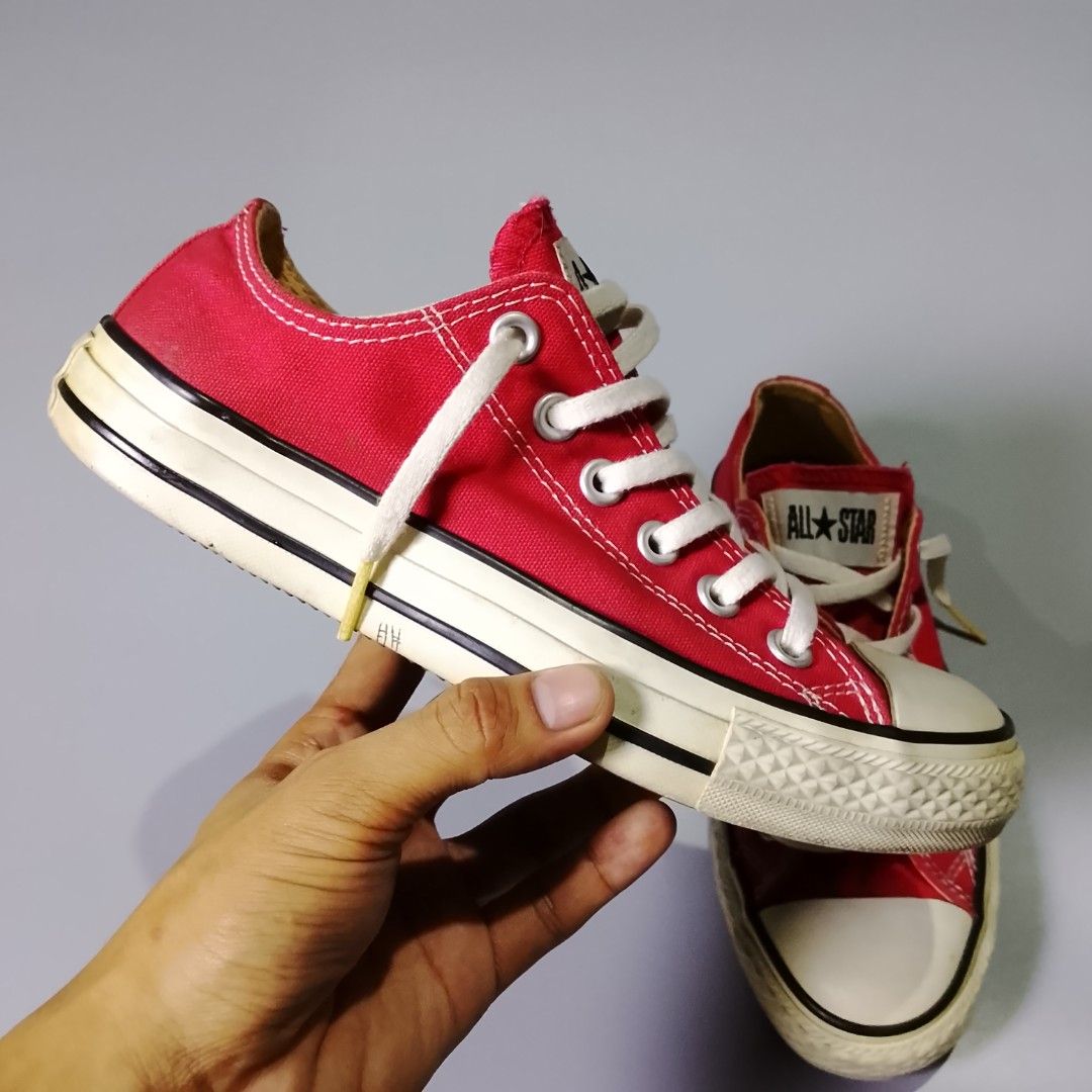 CONVERSE ALL STAR (Category: Sneakers) located in Taguig. Submitted by 8kthrifter (Listing ID 1466162473, Image 2). Description: CONVERSE ALL STAR 🏷️Tag size: 5 ▪️Color rate: 9.5/10 ▪️Issue: stains (need wash) ▪️Excellent Condition.