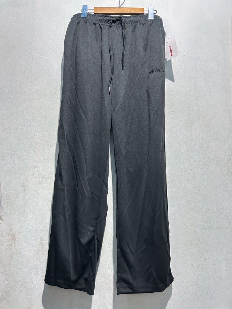 Converse Baggy Fit Jogger Pants (Category: Joggers) located in Quezon City. Submitted by jjsurplus_23 (Listing ID 1466172956, Image 1). Description: waist 36-38|40.