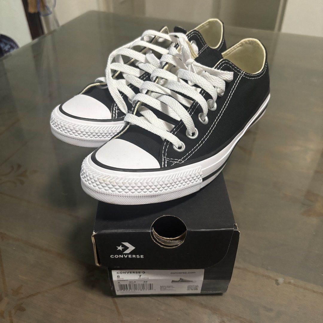 Converse Chuck US 5M/7W (Category: Casual Shoes) located in Las Pinas. Submitted by ktsudon (Listing ID 1466181968, Image 1). Description: Used twice only and for really short errands only. Will clean soles once bought. RFS: Not meant for my feet. Masakit sa toes ko..