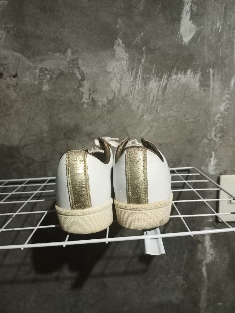 Converse One Star White (Category: Sneakers) located in Mabalacat. Submitted by hasashoe (Listing ID 1466156962, Image 2). Description: SIZE ON PIC (41) 26CM EXCELLENT CONDITION GOOD WORKING PERFORMANCE WEAR AND GO.