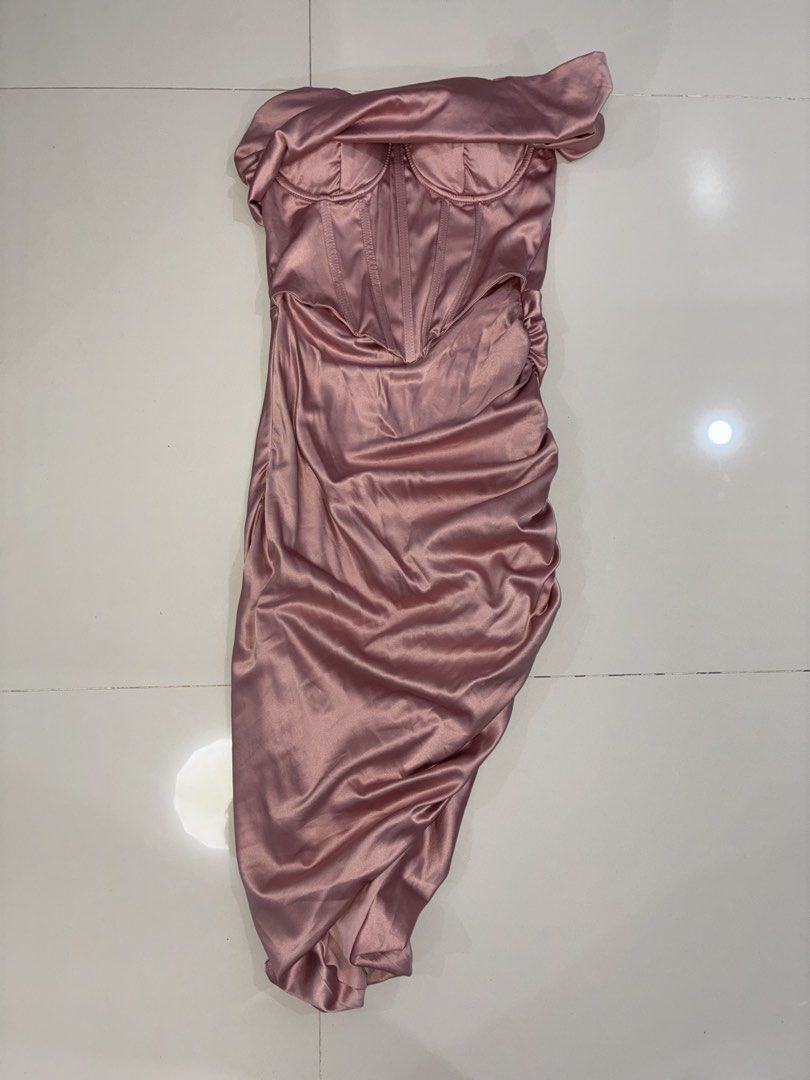 corset dress 💗 (Category: Evening dresses & gowns) located in Cebu City. Submitted by jadeys.closet (Listing ID 1466238968, Image 1). Description: Perfect for cocktail and semi formal events ✨🩷 FOR RENTAL ONLY. NOT FOR SALE 610 PESOS/DAILY .