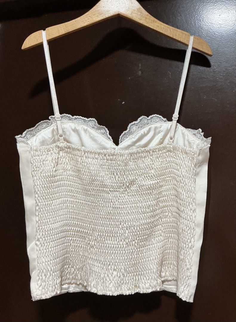 Corset off-white top (Category: Others Tops) located in Cebu City. Submitted by juju_818 (Listing ID 1466289934, Image 2). Description: stretchable top.