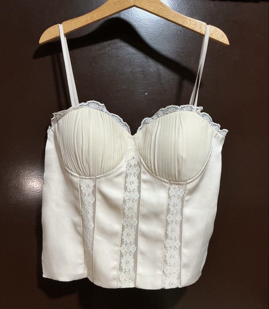 Corset off-white top (Category: Others Tops) located in Cebu City. Submitted by juju_818 (Listing ID 1466289934, Image 1). Description: stretchable top.