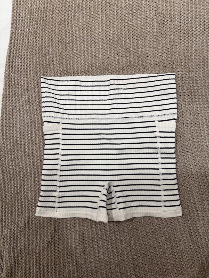 Cotton On | Shorts (Category: Shorts) located in Quezon City. Submitted by riennes (Listing ID 1466285235, Image 1). Description: Is a stretchy material, great for workouts! .