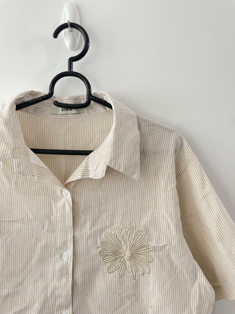 Cream Cropped Polo (Category: Blouses) located in Quezon City. Submitted by mariaplusmoshi (Listing ID 1466165392, Image 2). Description: deets alr posted 📍Ever, Commonwealth, Q.C MOP: Gcash Lalamove/J&T.