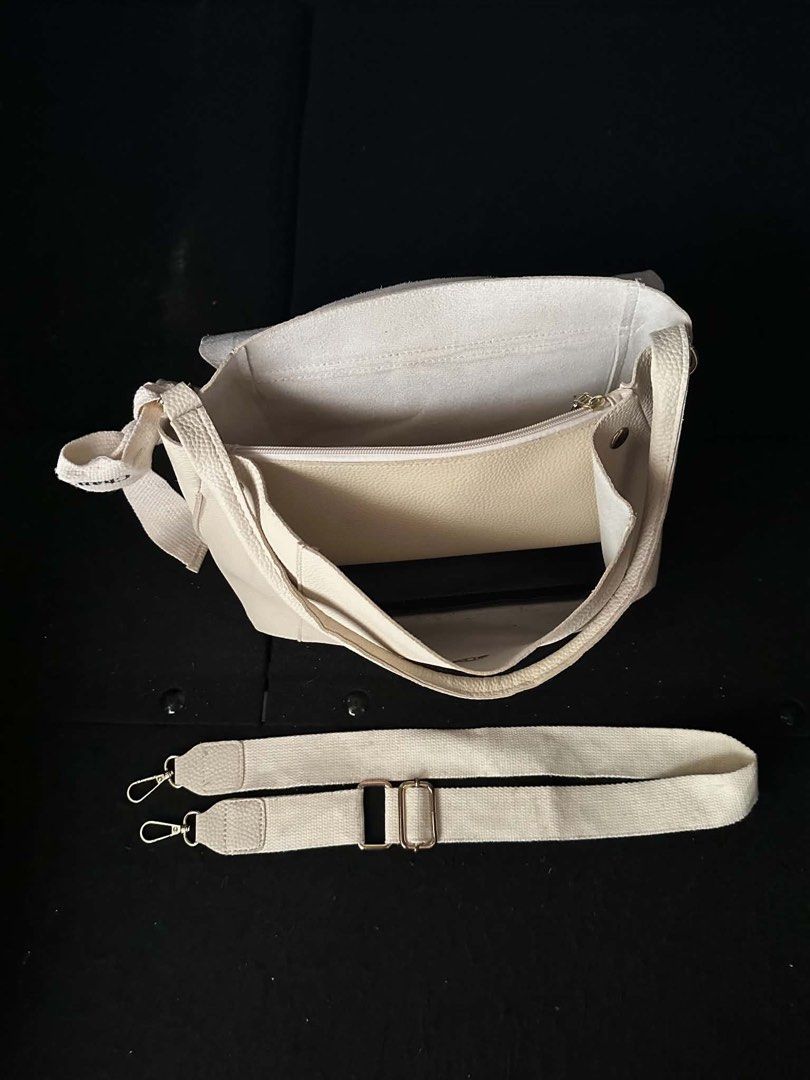 Cream shoulder bag (Category: Shoulder Bags) located in Manila. Submitted by labp01 (Listing ID 1466205069, Image 1). Description: .