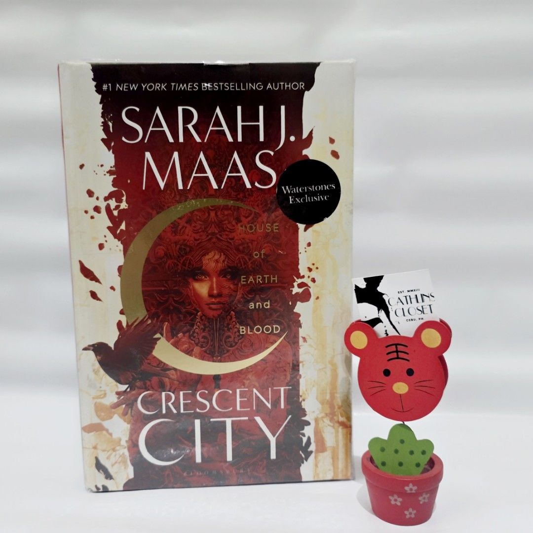 Crescent City (HOEAB - Waterstone Edition / Red Sprayed Edge) HB (Category: Storybooks) located in Cebu City. Submitted by cathlinscloset (Listing ID 1466263062, Image 1). Description: 𝙃𝘼𝙍𝘿𝘽𝙊𝙐𝙉𝘿 𝘽𝙊𝙊𝙆𝙎 👉 pls manage your expectations (Personal Collection - bnew/preloved/never read) ▪️ decluttering need funds for meds ✅ 𝙵𝚒𝚛𝚜𝚝 𝚝𝚘 𝚙𝚊𝚢 𝚋𝚊𝚜𝚒𝚜 ✅ 𝙹𝚁𝚂 (𝙽𝙾 𝙲𝙾𝙳) ✅ 𝙶𝙲𝚊𝚜𝚑 / 𝙱𝙿𝙸 / 𝙲𝚊𝚜𝚑 ❌ 𝙉𝙊 𝙎𝘾𝙊 / 𝙉𝙊 𝙍𝙀�