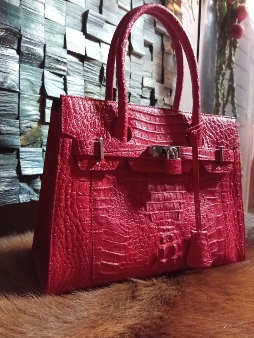 Crocodile bag (Category: Tote Bags) located in Cavite. Submitted by rizamae025 (Listing ID 1466309537, Image 2). Description: BRAND NEW CROCODILE BAG.