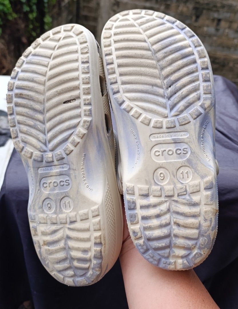 Crocs (Category: Slippers & Slides) located in Cebu City. Submitted by jomeljakeg85353 (Listing ID 1466239291, Image 3). Description: .