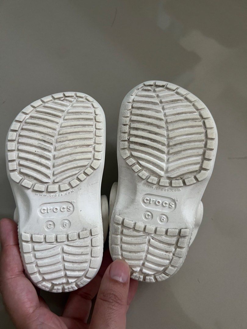 Crocs Classic Clogs 6C (Category: Babies & Kids Fashion) located in Manila. Submitted by beadeegee (Listing ID 1466164349, Image 3). Description: - Authentic - Size 6C 📍 Cainta, Rizal.