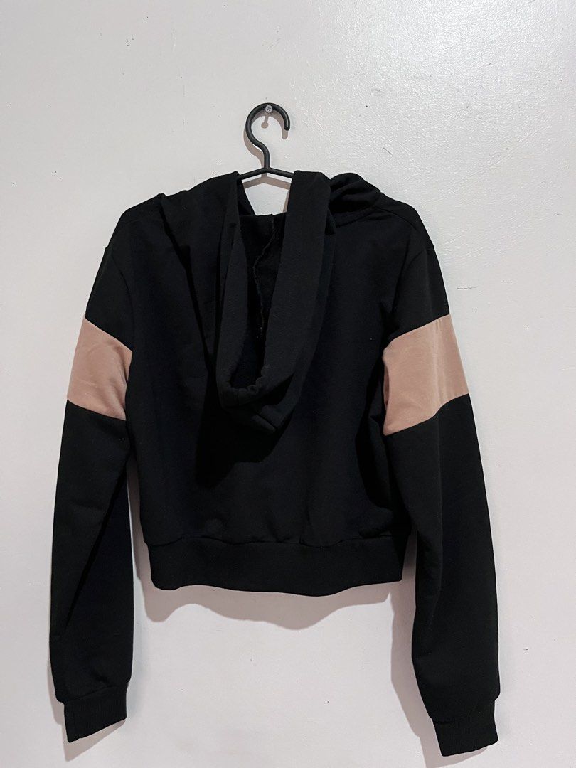 Cropped Jacket Shein (Category: Coats, Jackets and Outerwear) located in Manila. Submitted by serra_shop (Listing ID 1466182612, Image 3). Description: Cropped Jacket Shein 10/10 Size: Small Location: Pampanga Courier: J&T.
