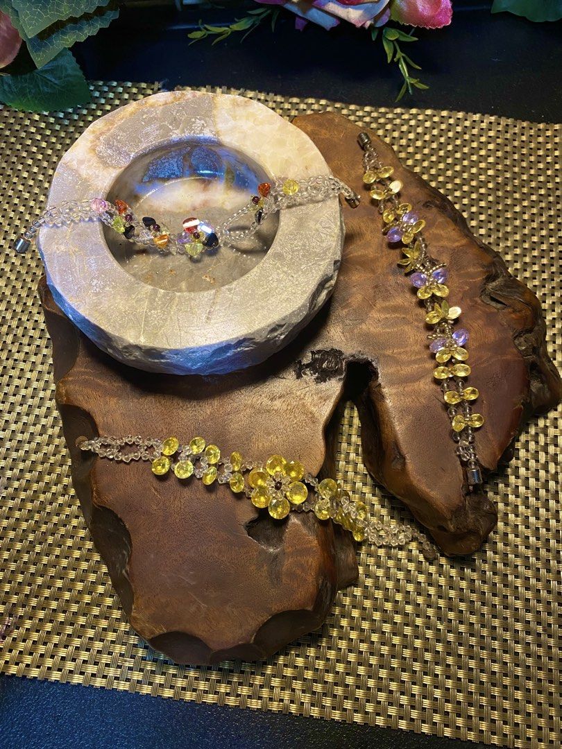 Crystal Accessories (Category: Other Accessories) located in Caloocan City. Submitted by mzmarsz (Listing ID 1466223887, Image 1). Description: Lakas maka sosyal, tuklap lng coated sa magnet lock. Pero ok. n ok ang mga item. .