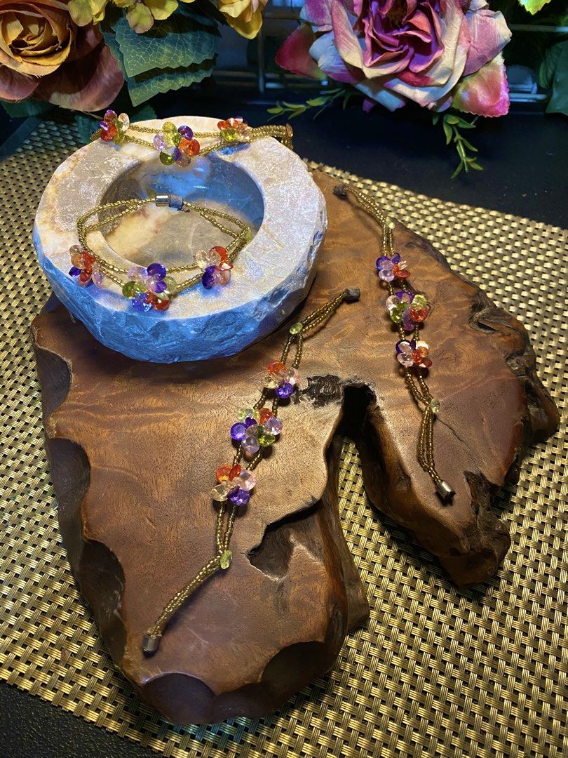 Crystal Accessories bracelet (Category: Other Accessories) located in Caloocan City. Submitted by mzmarsz (Listing ID 1466224307, Image 1). Description: Lakas maka sosyal, tuklap lng coated sa magnet lock. Pero ok. n ok ang mga item. .