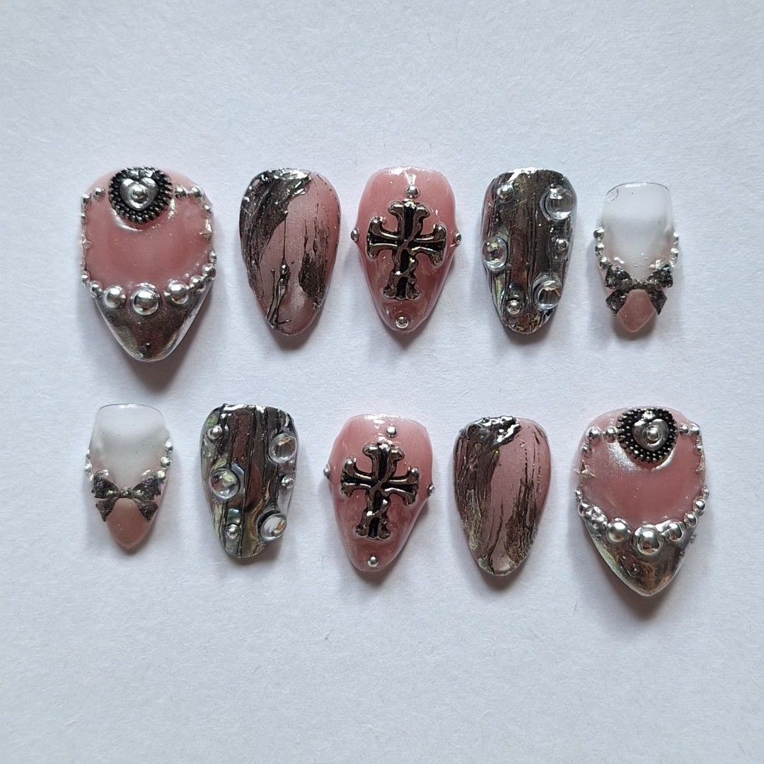 Custom press on nails (Category: Hands & Nails) located in Quezon City. Submitted by luxetips_pressph (Listing ID 1466232673, Image 1). Description: Custom Press On Nails for 250-350php Any shape and length message to order and for inquiries! Inclusions: 📌 Nail Prep Kit (Alcohol Pads, Cuticle Pusher, Nail File) 📌Jelly Glue 📌 Care Card 📌Press On Nails.