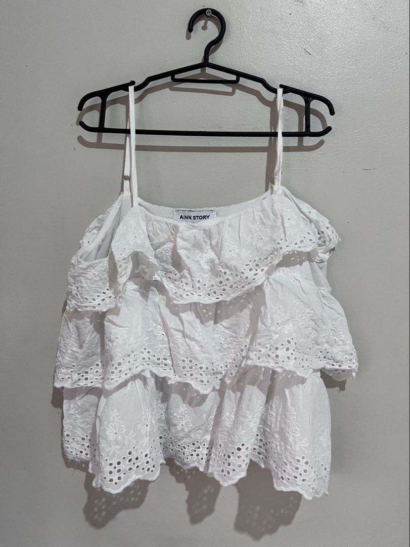 Cute Ruffles Top (Category: Sleeveless) located in Manila. Submitted by serra_shop (Listing ID 1466187514, Image 2). Description: Cute top 10/10 Size: Small to Large Location: Pampanga Courier: J&T.