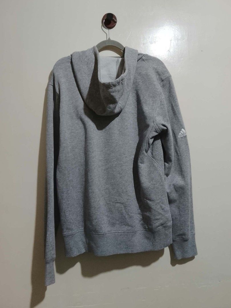 D rose Big logo Hoodie (Category: Coats, Jackets and Outerwear) located in Manila. Submitted by justmove2020 (Listing ID 1466191768, Image 2). Description: ₱350 Plus SF Condition 8/10 Size Small/Medium.