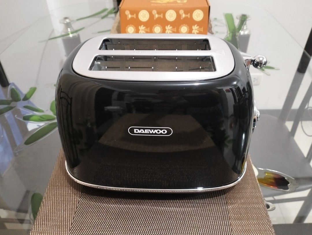 Daewoo 2-Slice Bread Toaster (Category: Ovens & Toasters) located in Paranaque City. Submitted by taglinaopr68761 (Listing ID 1466266284, Image 2). Description: - Brand: Daewoo 2-Slice Toaster - Color: Sleek black with modern silver accents - Functions: Front buttons for reheat, cancel, and defrost - Control: Easy rotary dial for adjustable browning levels - Perfect for quick and easy breakfasts. - Original Price : 2,499 - Brand new , never been 