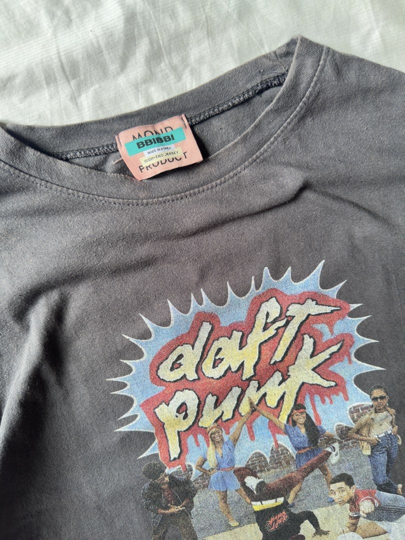 DAFT PUNK (Category: Tshirts & Polo Shirts ) located in Davao. Submitted by kelsocool (Listing ID 1466256169, Image 2). Description: Daft Punk Breakdance Graphic Tee Dimes (inch): 25 - length 21 - width 8.5 - sleeve color rate: 9/10 no issue good condition Model: 5’5 ft/ 54 kg Description: Heavy retro graphic featuring b-boy breakdance artwork with Daft Punk block typography on a faded charcoal blank. Clean oversized str.
