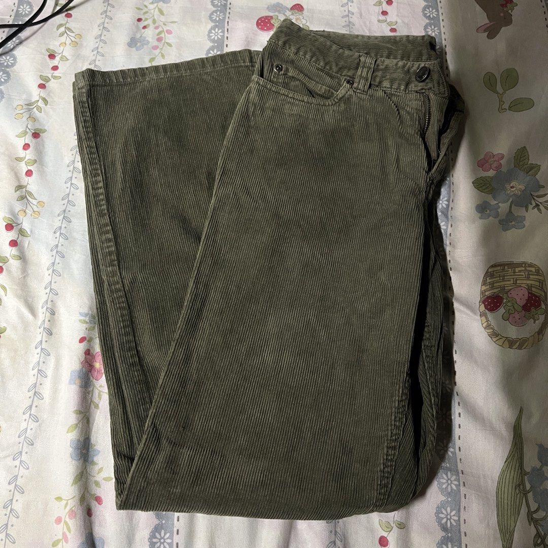 Bossini Dark Green Corduroy Pants (Category: Jeans) located in Las Pinas. Submitted by askingnoelle (Listing ID 1466306901, Image 1). Description: W 26in L 37in H 17in no flaws location: QC.