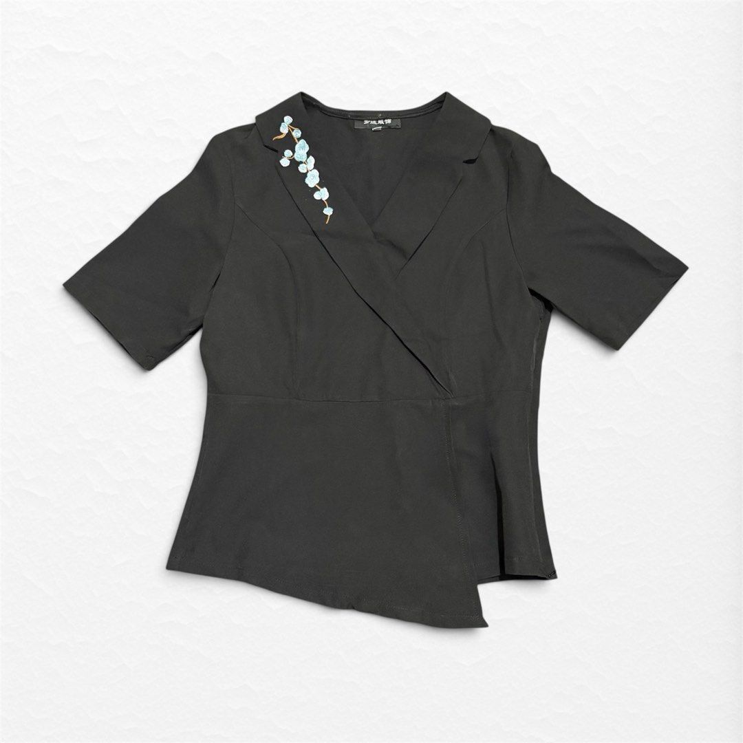 dark minimalist | m (Category: Blouses) located in Quezon City. Submitted by w4rdrobeph (Listing ID 1466166734, Image 1). Description: Gothic & vampy curated thrift Washed • No issue ‎✧༺♥༻✧ ‎ ‎no cod ‎mop: gcash,maya & bank transfer visit my ig: w4rdrobeph .