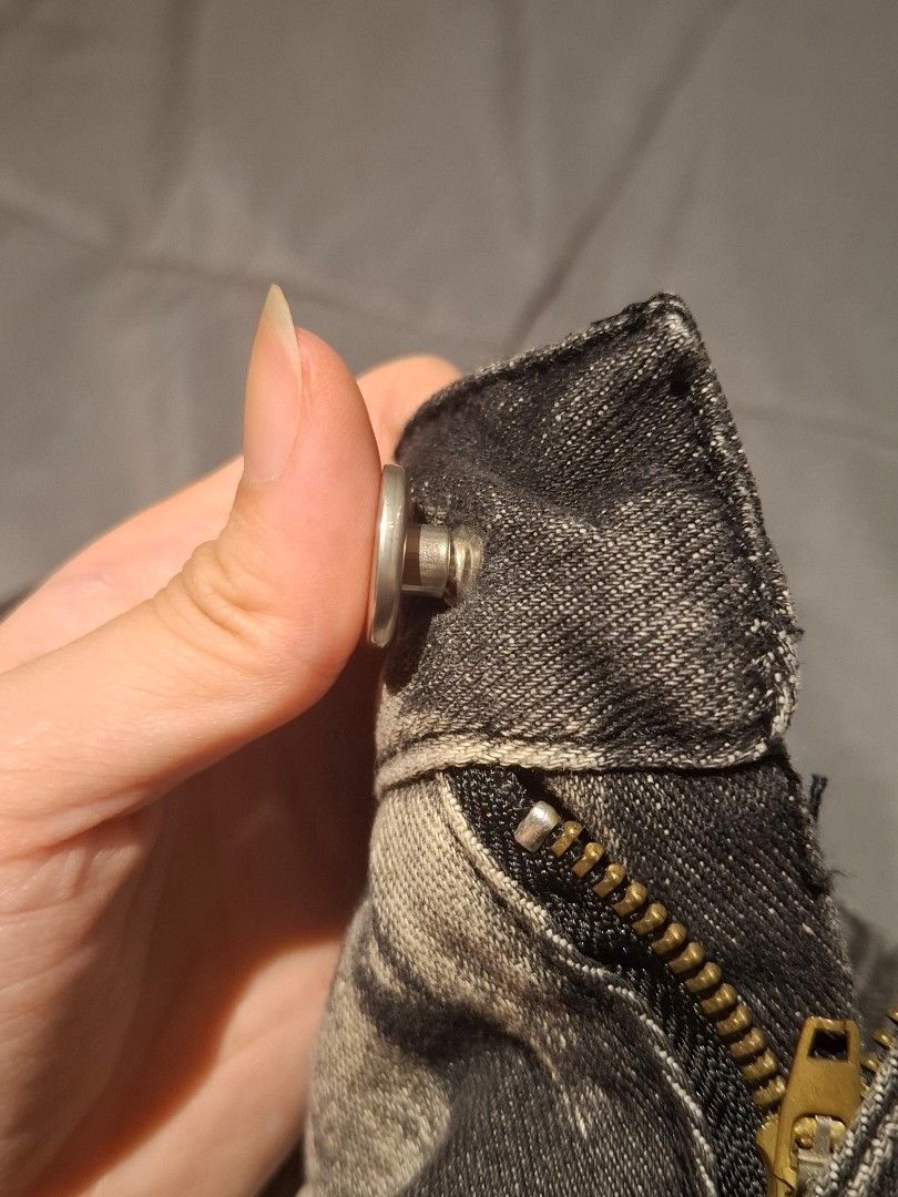 dark wash edgy grunge printed jorts (Category: Shorts) located in Paranaque City. Submitted by rilkeanheart (Listing ID 1466302255, Image 3). Description: *read bio before inquiring please! let's respect each other's time - w24-27 (stretchable) l 20.5 - drop crotch style, around 13 in rise - grommet button casing (?) is a bit loose but i haven't had problems with it - diy'ed from a pair of jeans so the hems are frayed and a bit uneven. please man