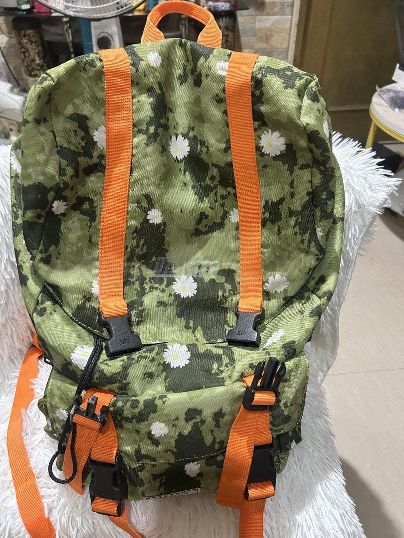 Daylife Backpack (Category: Backpacks) located in Pasig City. Submitted by minminreyn (Listing ID 1466185236, Image 1). Description: Daylife backpack No issue Made in korea Like new Condition Preloved Cavite Jnt lalamove Or Jnt Qc Siena College delmonte ave meet up or lalamove (Sunday only).