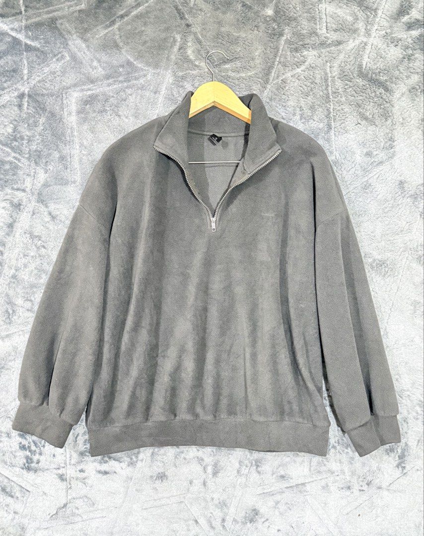 DAZY Grey Quarter-Zip Fleece Pullover (Category: Coats, Jackets and Outerwear) located in Manila. Submitted by yeti_it (Listing ID 1466159926, Image 1). Description: - Brand: DAZY - Style: Grey quarter-zip fleece pullover with an oversized fit and dropped shoulders - Material: Soft, fuzzy, and warm fabric - Design: High collar neckline, ribbed cuffs, and ribbed hem - Versatility: Perfect layering piece for cooler weather.