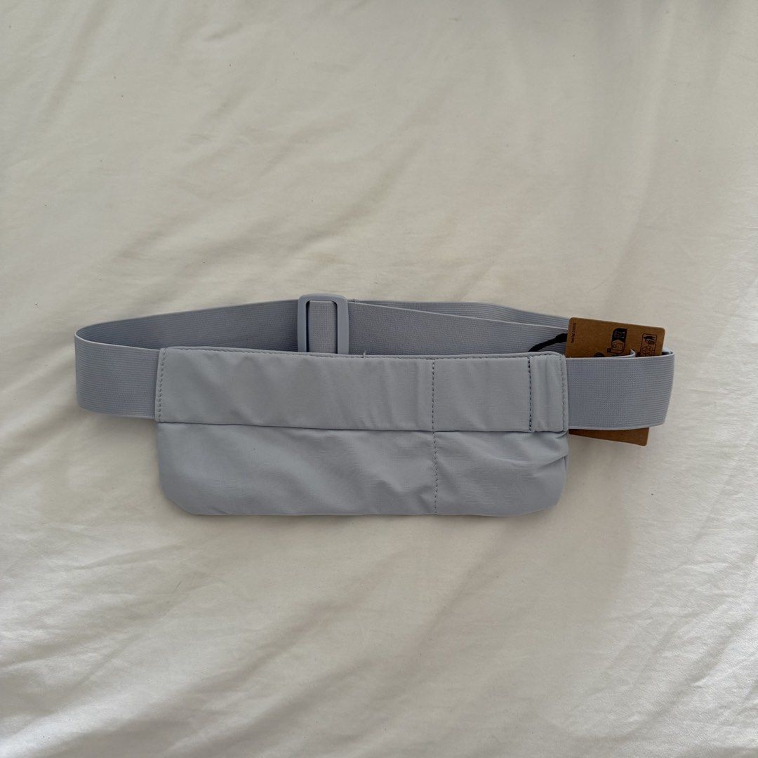 Decathlon Run Belt Bag (Category: Activewear) located in Davao. Submitted by aug_amari (Listing ID 1466171749, Image 1). Description: very comfy to wear this is extra.