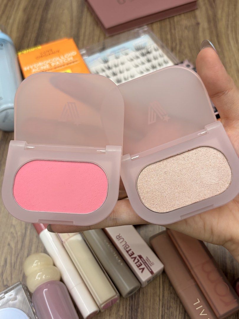 DECLUTTER TAKE ALL MAKE UP (Category: Makeup) located in Obando. Submitted by thea_pasa.bento.ig (Listing ID 1466230337, Image 3). Description: Like New .