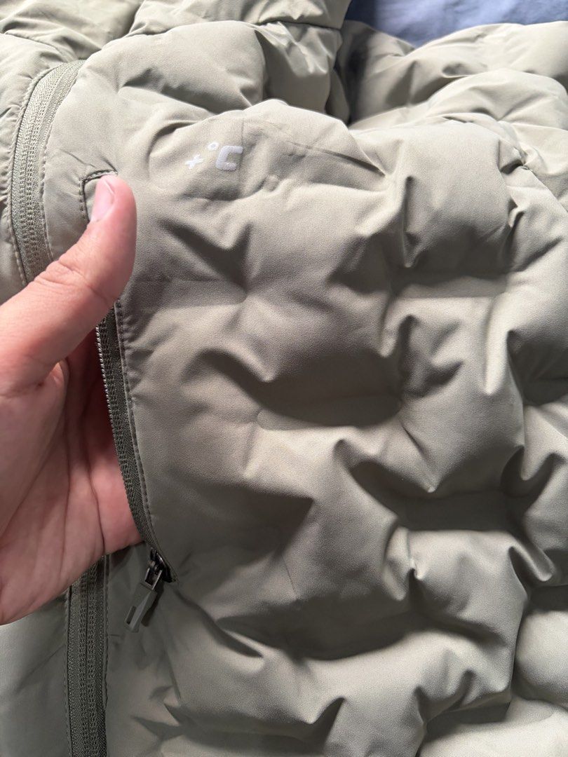 Defacto winter puff jacket (Category: Coats, Jackets and Outerwear) located in Kuala Lumpur. Submitted by xerro (Listing ID 1466160621, Image 3). Description: European branded winter puff jacket Wore only twice In good condition no damages nothing .