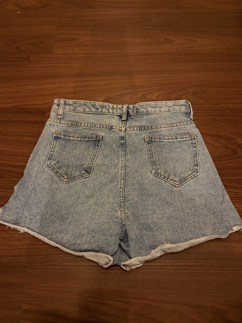 Denim Shorts (Category: Shorts) located in Pasig City. Submitted by shop.gelss (Listing ID 1466322963, Image 2). Description: .