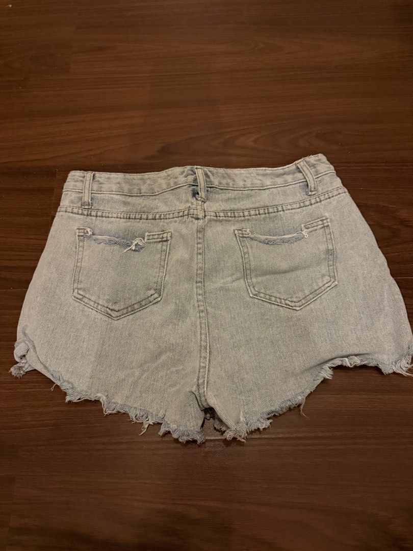 Denim Shorts (Category: Shorts) located in Pasig City. Submitted by shop.gelss (Listing ID 1466323059, Image 2). Description: .