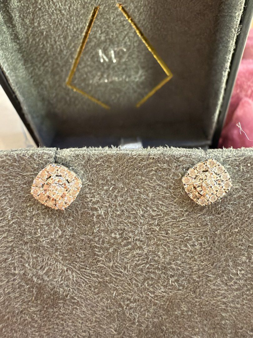 Diamond Earrings (Category: Necklaces) located in Manila. Submitted by danipoli (Listing ID 1466181642, Image 3). Description: Worn once. Selling to help with my cousin’s medical bills Real diamond With certificate.