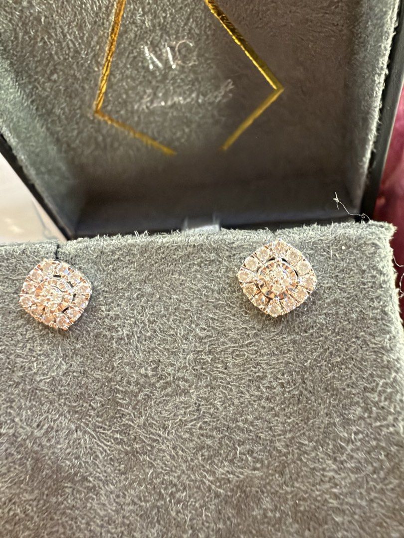 Diamond Earrings (Category: Necklaces) located in Manila. Submitted by danipoli (Listing ID 1466181642, Image 1). Description: Worn once. Selling to help with my cousin’s medical bills Real diamond With certificate.