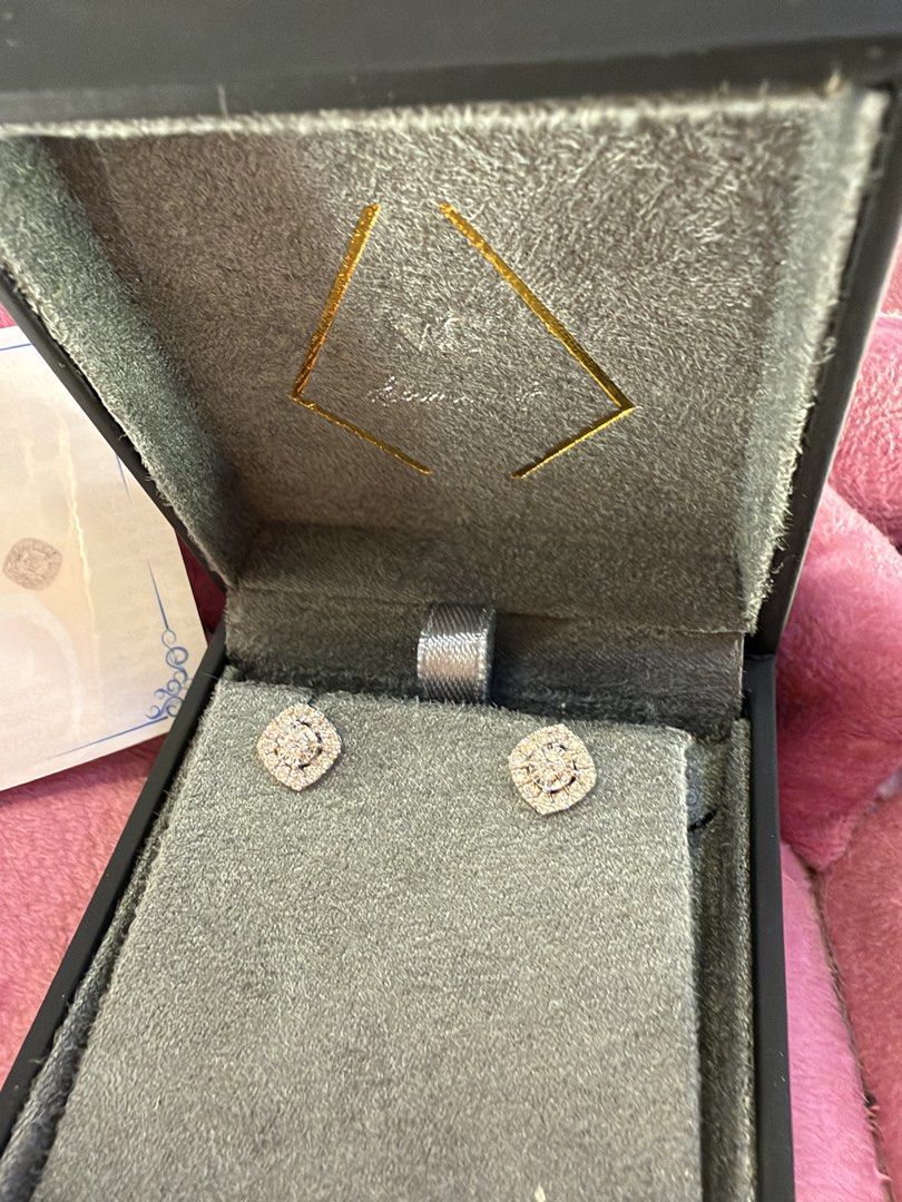 Diamond Earrings (Category: Necklaces) located in Manila. Submitted by danipoli (Listing ID 1466181642, Image 2). Description: Worn once. Selling to help with my cousin’s medical bills Real diamond With certificate.