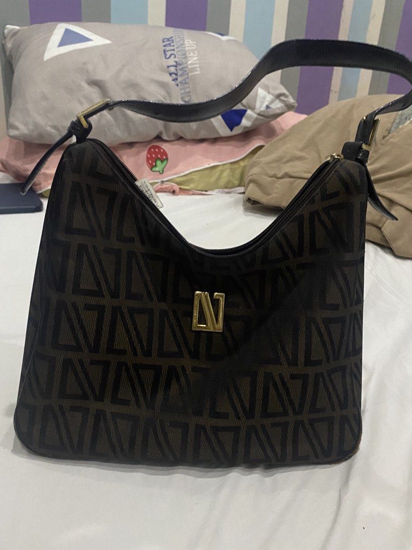 Diana velentino (Category: Luxury Bags & Wallets) located in San Jose del Monte. Submitted by mightyhawk.59282e (Listing ID 1466311365, Image 2). Description: -Diana valentino bought from japan -Hobo style shoulder bag - may last price sa sure buyer .