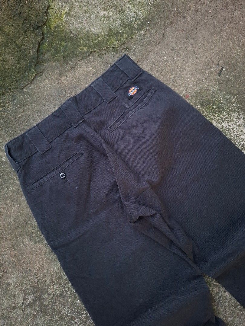 Dickies 874 Flex Pants Black - Size 29 (Category: Trousers) located in Manila. Submitted by bonaobrag55538 (Listing ID 1466204383, Image 3). Description: - Brand/Model: Dickies 874 Flex Work Pants - Color: Black - Size: 29x35x9 - Fit & Style: Straight leg cut, classic back pockets, Dickies logo tag - Material: Durable twill fabric - Ideal for: Daily wear, work, or skating.