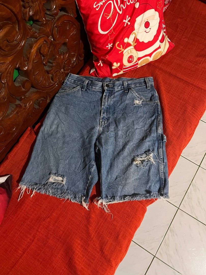 DICKIES CARPENTER DISTRESSED JORTS (Category: Shorts) located in Hinigaran. Submitted by err0n (Listing ID 1466293401, Image 3). Description: DICKIES CARPENTER JORTS DISTRESSED •Size: 31 On tag Length 21 •CONDITION: EXCELLENT •NO ISSUE.