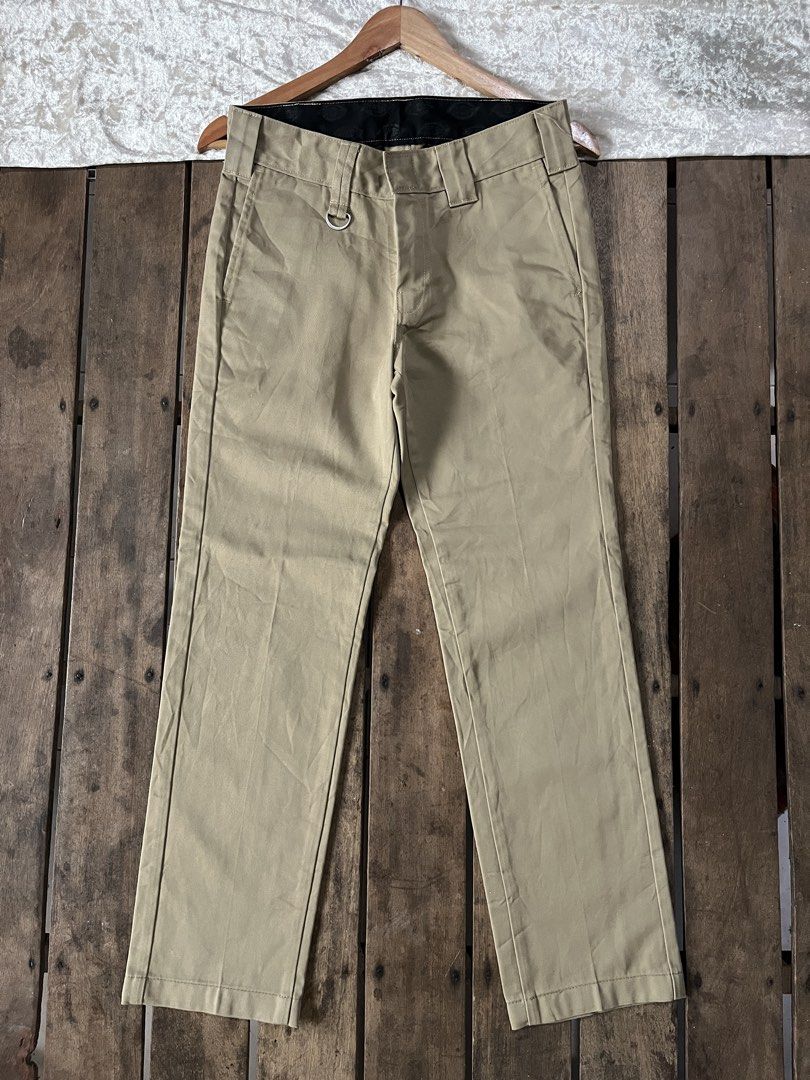 DICKIES CHINO PANTS (Category: Chinos) located in Santiago. Submitted by justineolshp (Listing ID 1466221920, Image 1). Description: DICKIES CHINO PANTS waist 30 length 37 250 +sf.