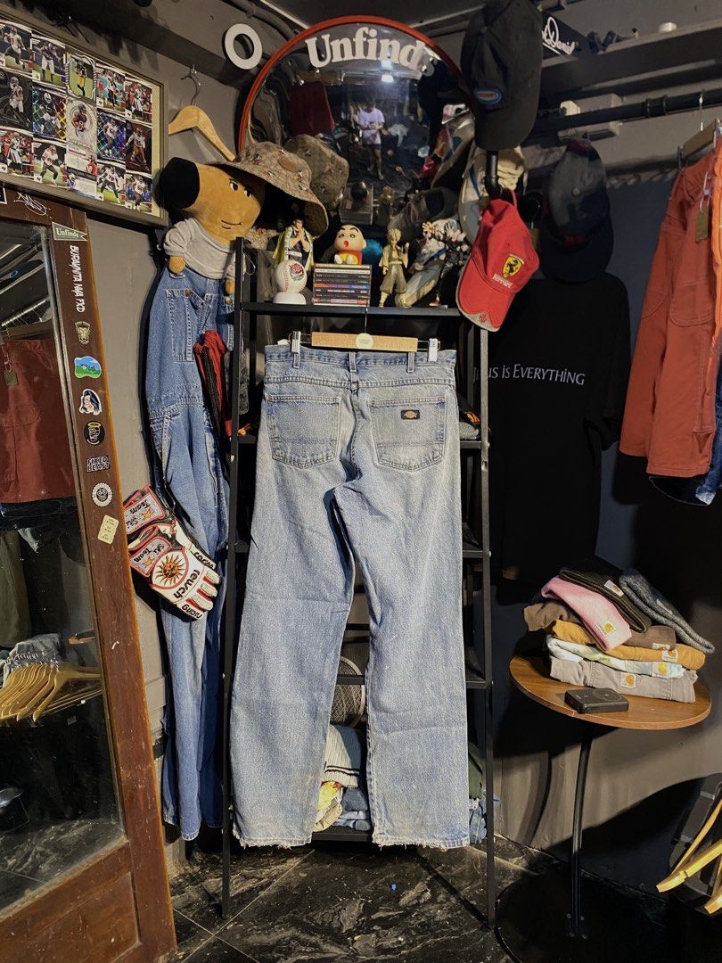 DICKIES DENIM PANTS (Category: Jeans) located in San Pablo. Submitted by genesisllo24149 (Listing ID 1466186909, Image 1). Description: DICKIES DENIM PANTS WAIST -> 32 LENGTH -> 42.5 THIGH -> 13 LEG OPENING -> 8.5 ISSUE -> SIGN OF USAGE CONDITION -> WELL USED DM TO PURCHASE 📥 DISCLAIMER: - Please manage your expectations, posted items are preloved, used & thrifted -Actual color may vary due to lighting -Flaker will be posted.
