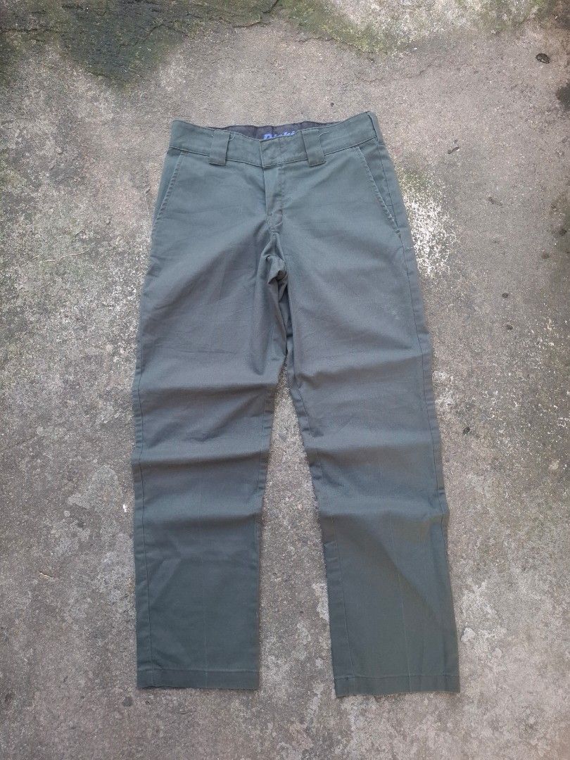 Dickies Flex Slim Taper Olive Green Pants Size - 28 (Category: Trousers) located in Manila. Submitted by bonaobrag55538 (Listing ID 1466202377, Image 2). Description: - Brand/Model: Dickies Flex Slim Taper Pants - Color: Olive Green - Size: Waist 28 | Length 39 | Leg Opening 8 - Material: Comfortable, stretchable fabric for easy movement - Details: Button closure, zipper fly, multiple utility pockets, and iconic back pocket logo patch - Condition