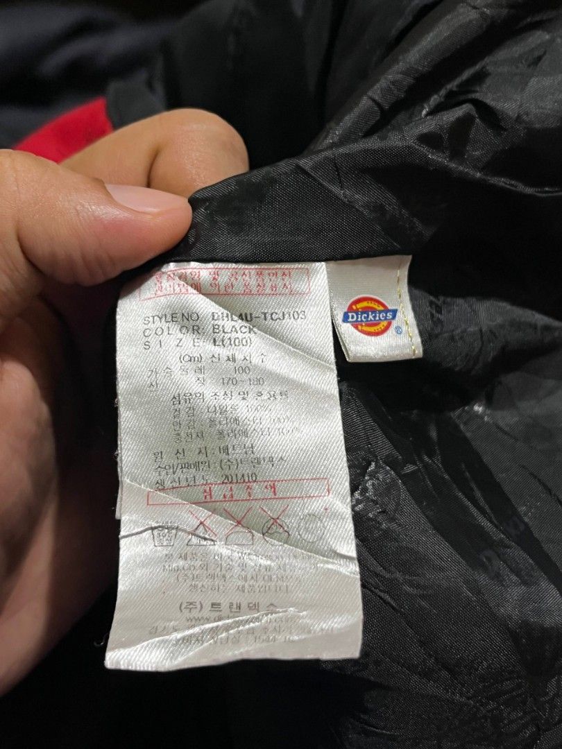 DICKIES GORPCORE WINDBREAKER JACKET (Category: Coats, Jackets and Outerwear) located in Davao. Submitted by nmd.archives (Listing ID 1466184487, Image 3). Description: Large on tag 25 x 30 (fits XL) Color rate and condition: 10/10 No issue Waterproof and detachable hood.