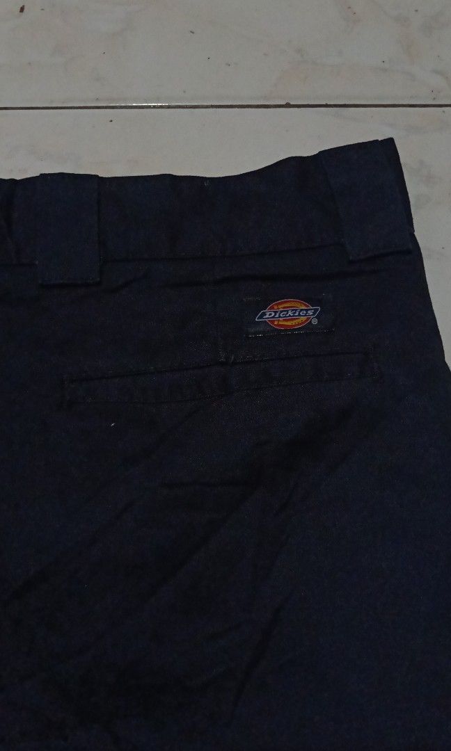 DICKIES Multi Pocket Relaxed Fit Shorts (Category: Shorts) located in Bacolod City. Submitted by stuffensheee (Listing ID 1466222668, Image 3). Description: DICKIES Multi Pocket Shorts In Excellent Condition BLACK Color is 10/10 ‼️ No issues 40 on Tag Waist 42 Length 22.5 JUST DM FOR MORE DETAILS.