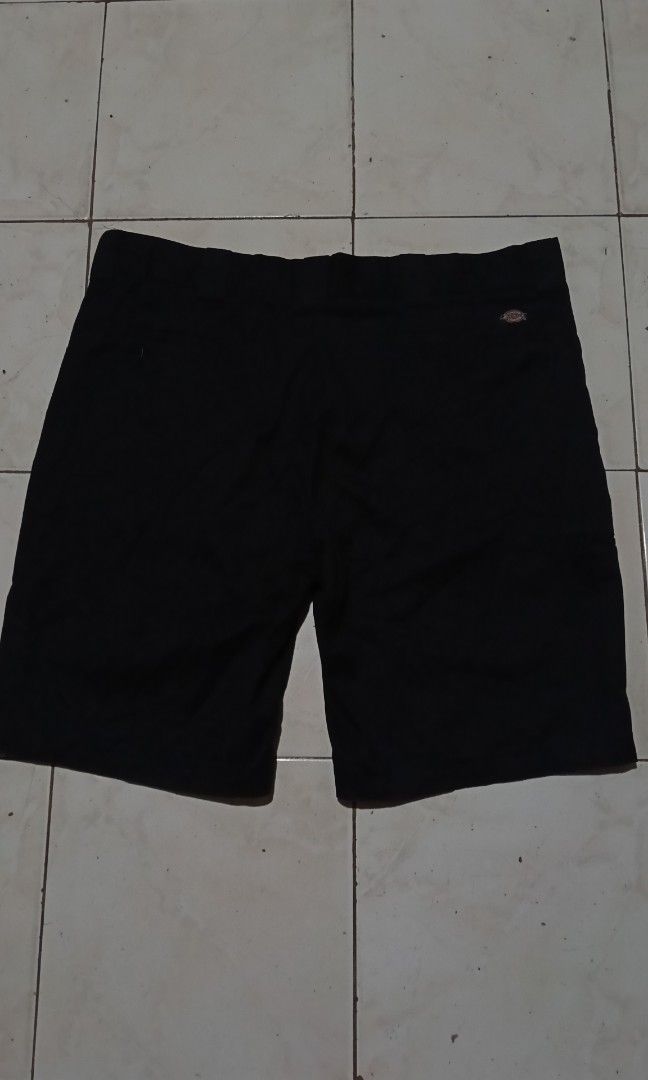 DICKIES Multi Pocket Relaxed Fit Shorts (Category: Shorts) located in Bacolod City. Submitted by stuffensheee (Listing ID 1466222668, Image 1). Description: DICKIES Multi Pocket Shorts In Excellent Condition BLACK Color is 10/10 ‼️ No issues 40 on Tag Waist 42 Length 22.5 JUST DM FOR MORE DETAILS.