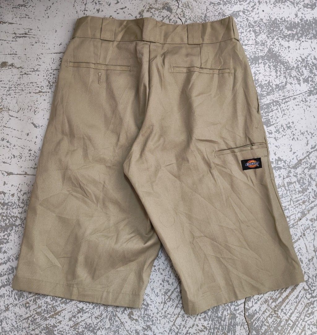 Dickies multi-pocket short pants (Category: Shorts) located in Cabadbaran. Submitted by jem1124 (Listing ID 1466189649, Image 2). Description: 30 waistline 22 length excellent condition No issue Need wash.