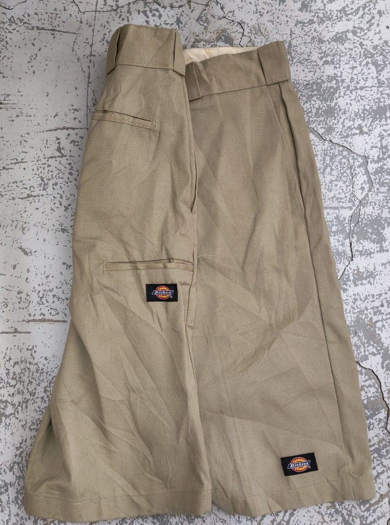Dickies multi-pocket short pants (Category: Shorts) located in Cabadbaran. Submitted by jem1124 (Listing ID 1466189649, Image 3). Description: 30 waistline 22 length excellent condition No issue Need wash.